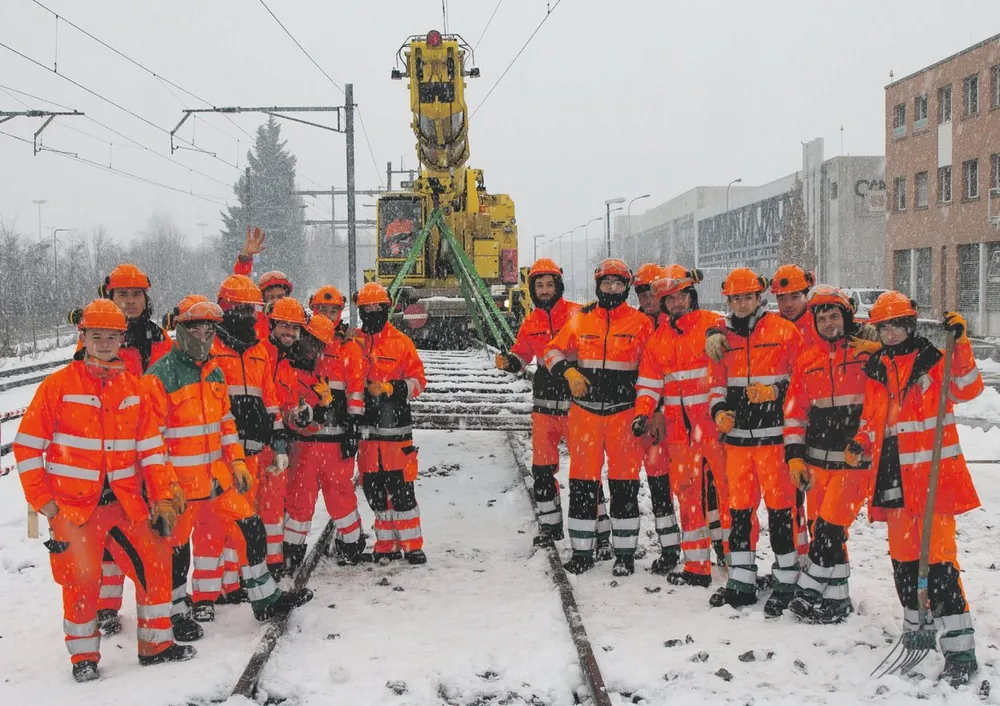 Équipe ferroviaire formée à la sécurité